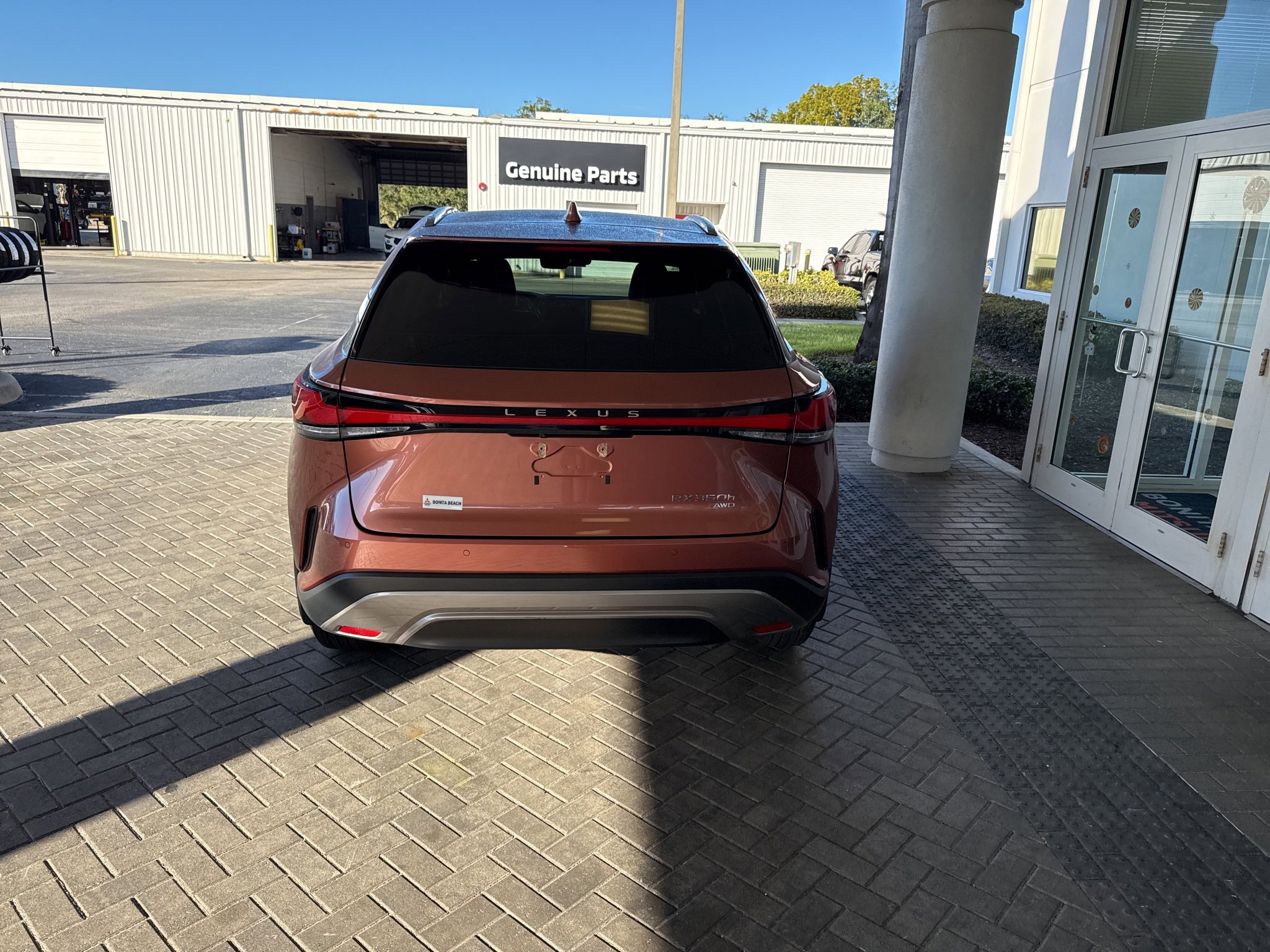 Used 2023 Lexus RX 350h image 3