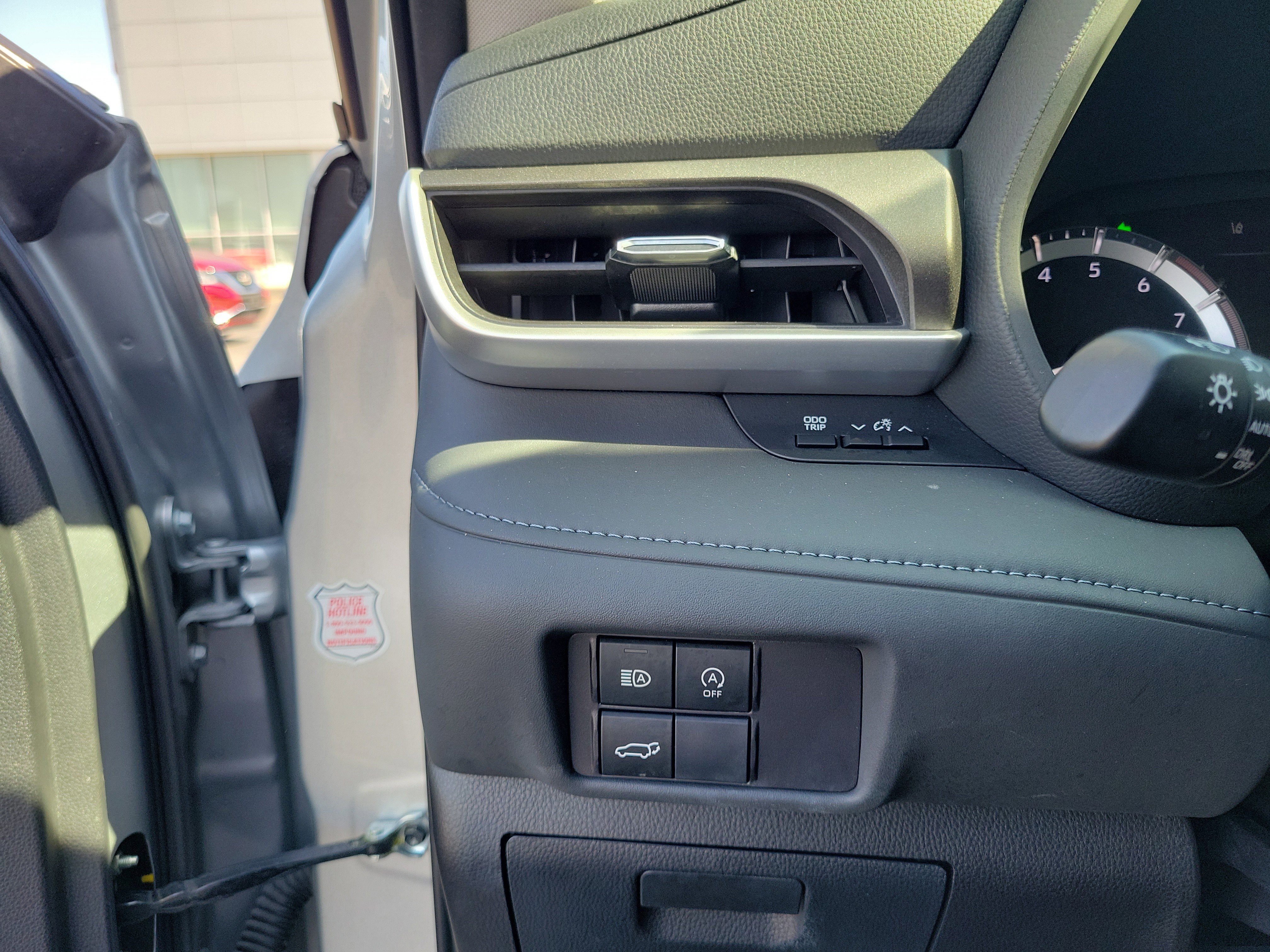 Used 2024 Toyota Highlander LE image 20