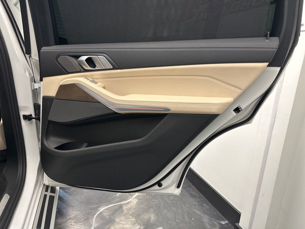 Used 2020 BMW X7 xDrive40i w/ Premium Package image 13
