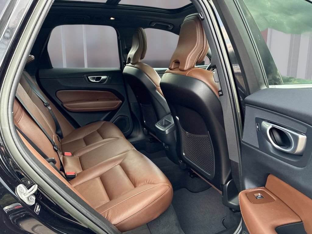 Used 2023 Volvo XC60 B5 Plus FWD image 20