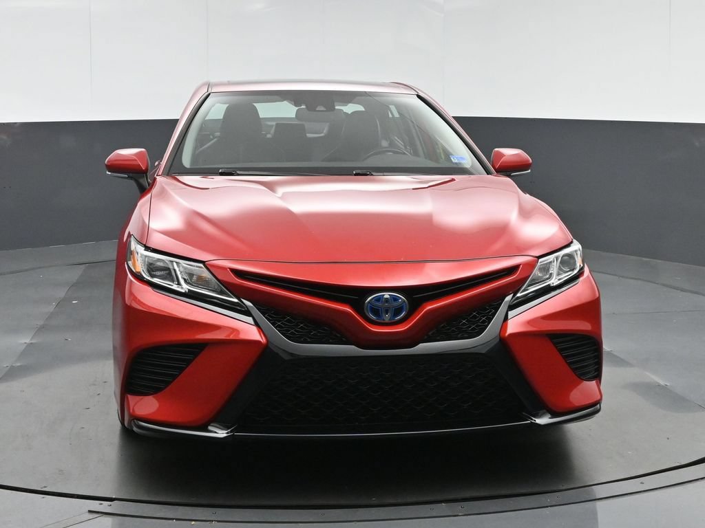 Used 2020 Toyota Camry SE w/ Sunroof Package FWD image 2