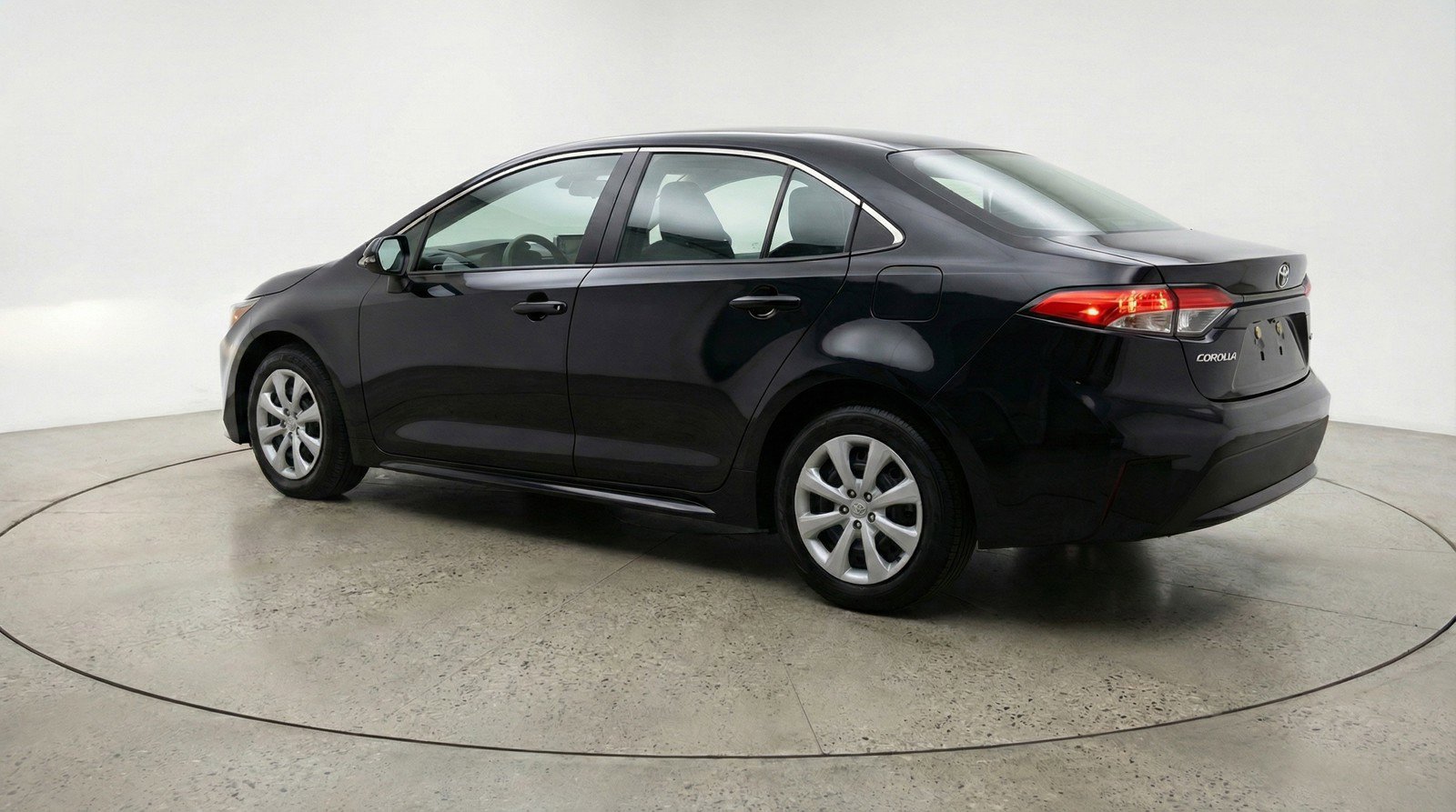 Used 2025 Toyota Corolla LE image 6