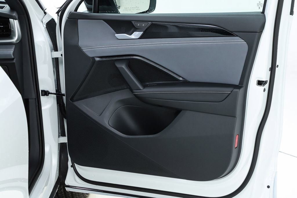 New 2026 Volkswagen Tiguan SE R-Line image 32