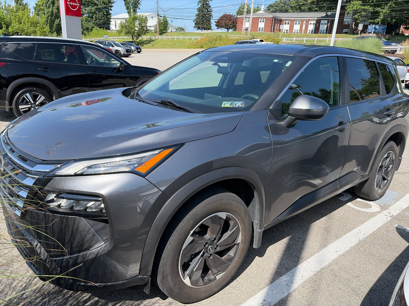Certified 2024 Nissan Rogue SV AWD/4WD image 1