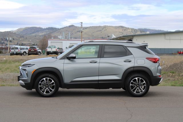 Used 2024 Chevrolet TrailBlazer LT w/ LT Cold Weather Package image 3