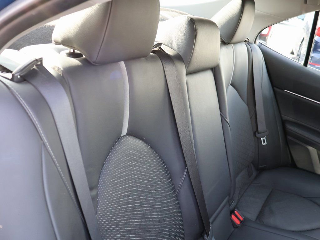 Used 2018 Toyota Camry XSE image 12