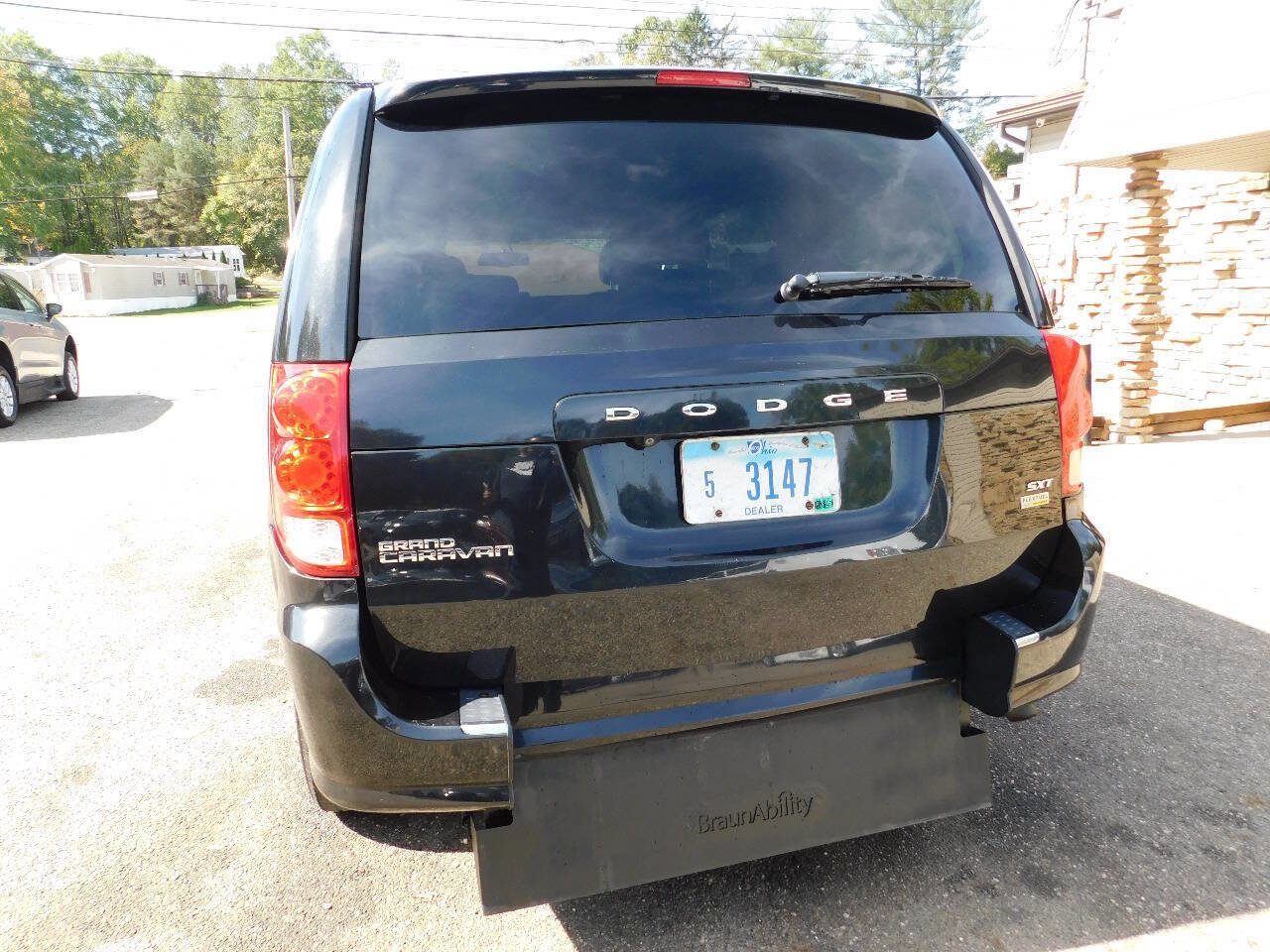 Used 2017 Dodge Grand Caravan SXT image 15