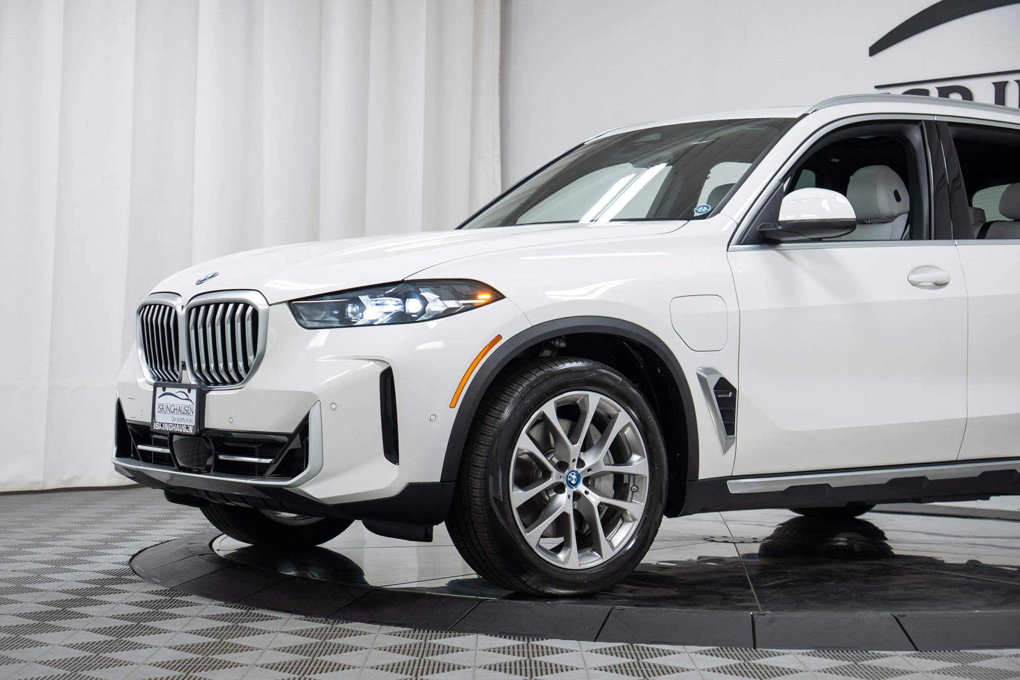Certified 2024 BMW X5 xDrive50e AWD/4WD image 25