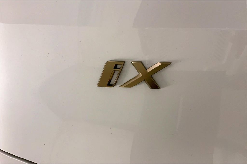 Certified 2023 BMW iX xDrive50 w/ Premium Package AWD/4WD image 7