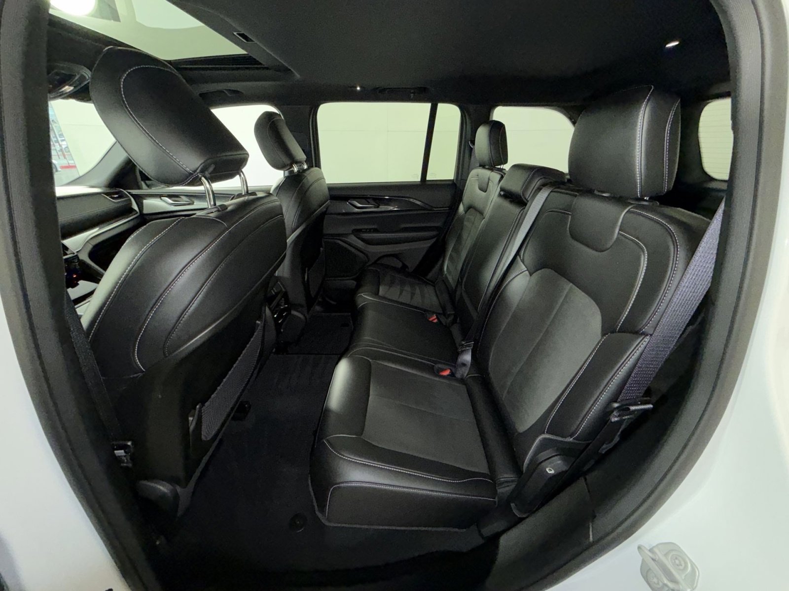 Used 2023 Jeep Grand Cherokee Altitude image 24