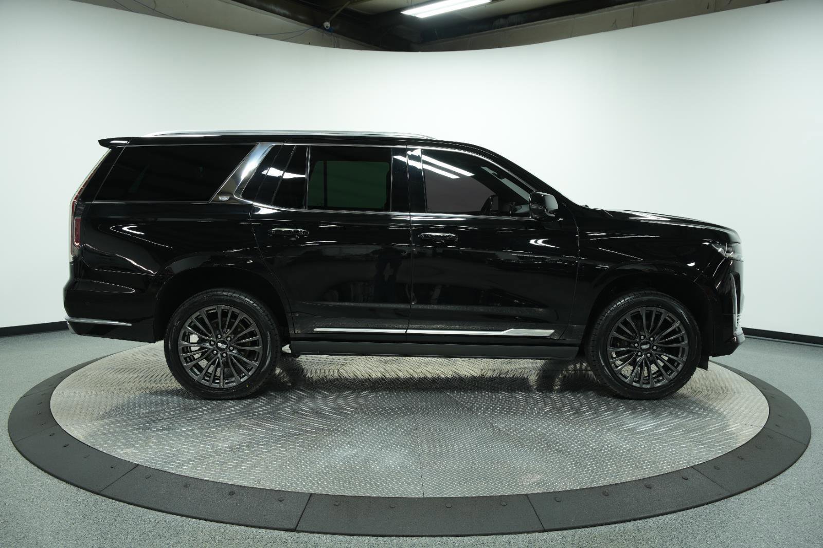 Used 2022 Cadillac Escalade Premium Luxury w/ Performance Package image 10