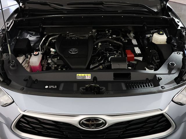 Used 2024 Toyota Highlander XLE AWD/4WD image 35