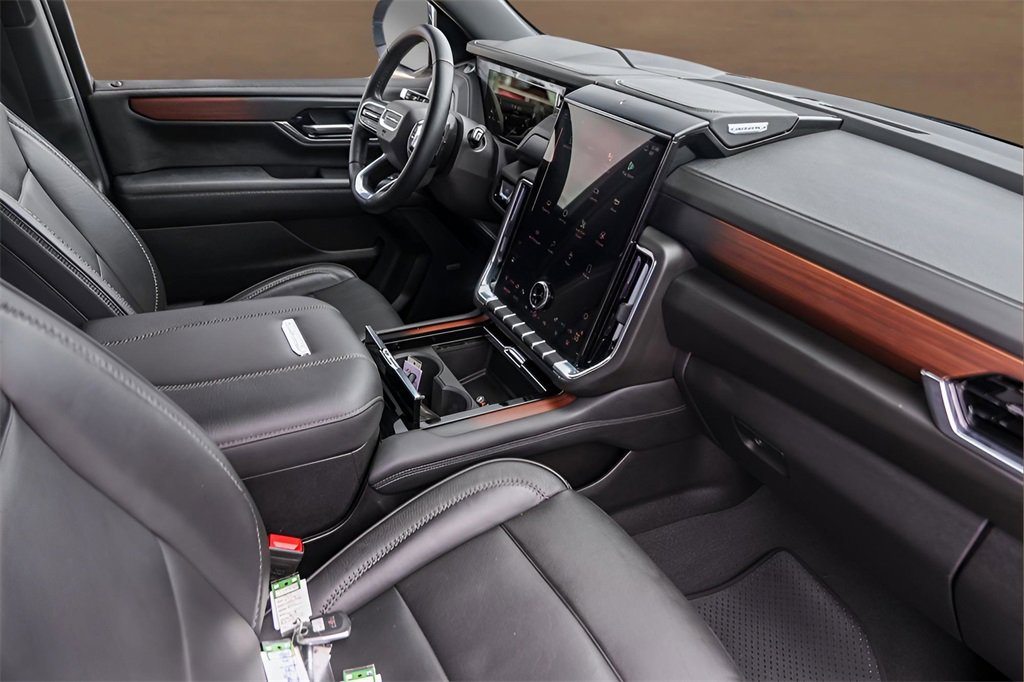 Used 2025 GMC Yukon Denali image 31