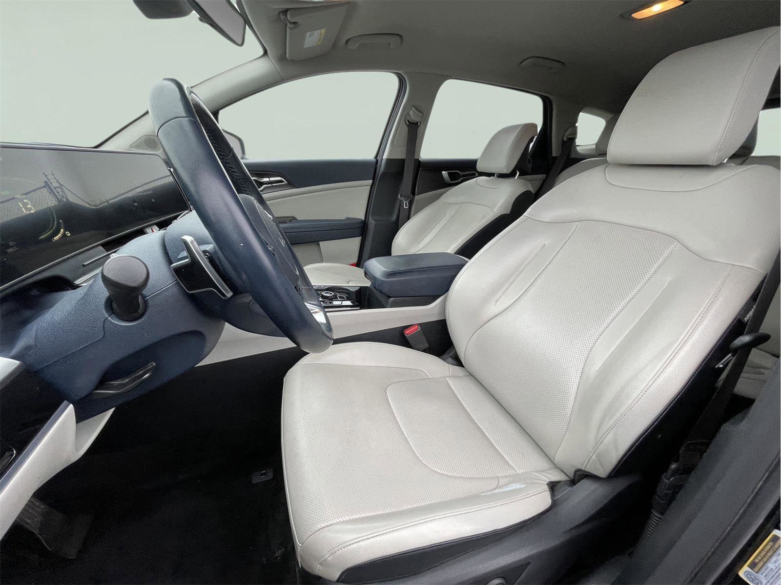 Used 2023 Kia Sportage EX image 13