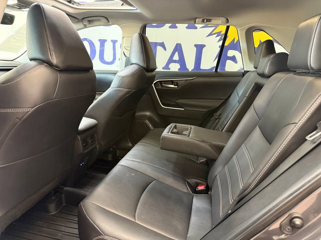 Used 2022 Toyota RAV4 XLE Premium image 17