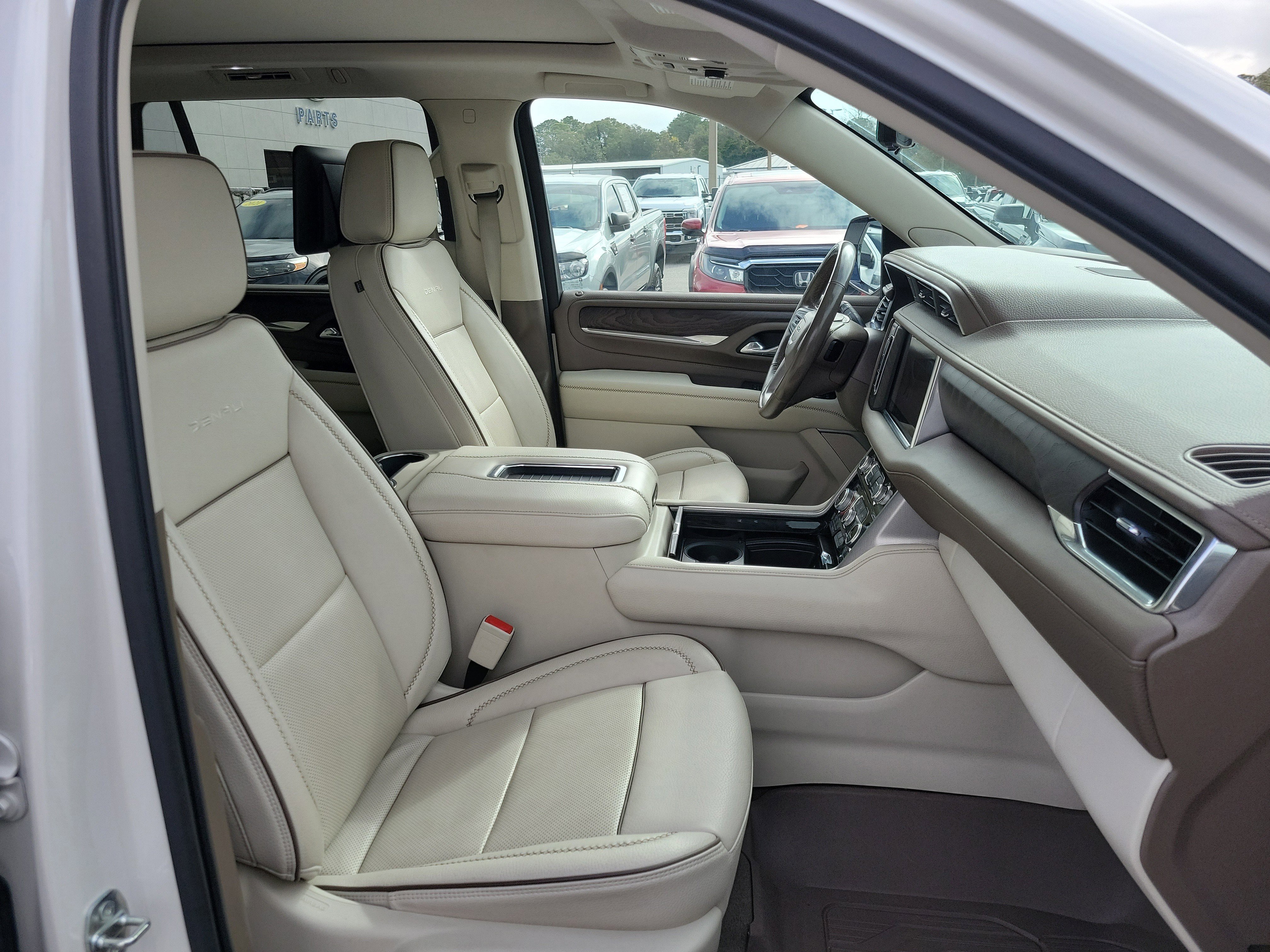 Used 2021 GMC Yukon Denali w/ Denali Premium Package image 31