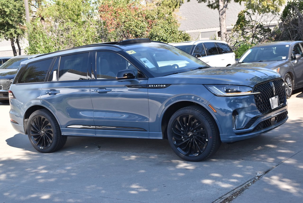 New 2027 Lincoln Aviator Reserve AWD/4WD image 4