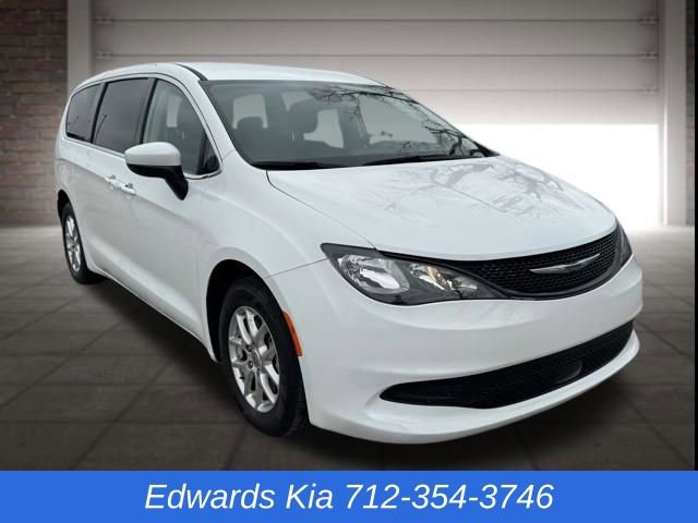 Used 2023 Chrysler Voyager LX image 1