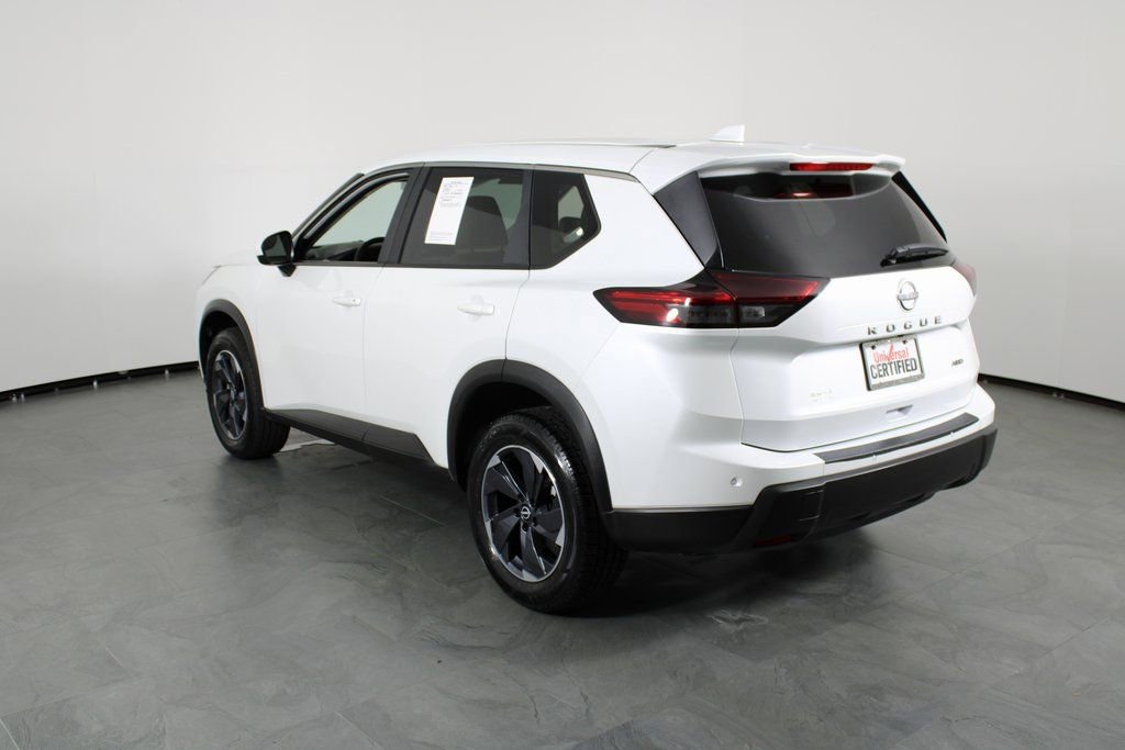 Certified 2025 Nissan Rogue SV image 3