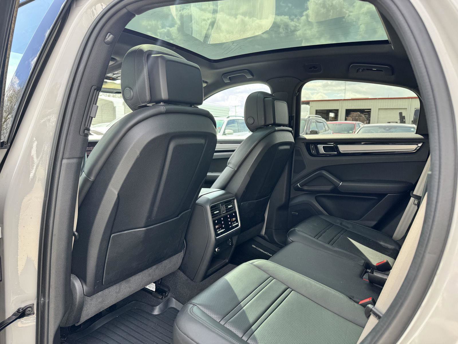 Used 2022 Porsche Cayenne S Platinum image 17