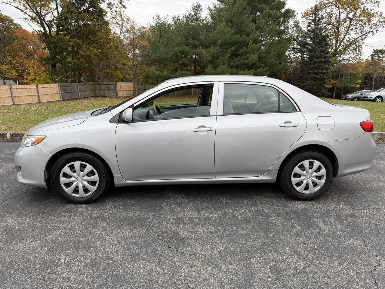 Used 2010 Toyota Corolla LE image 4