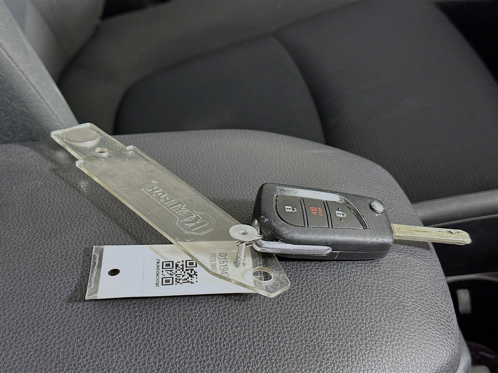Used 2022 Toyota RAV4 LE AWD/4WD image 32
