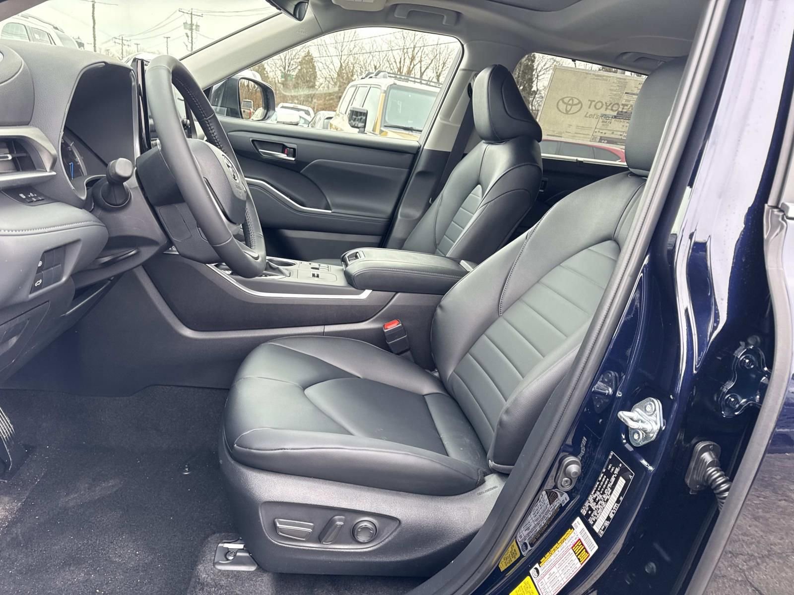 New 2026 Toyota Highlander XLE image 8