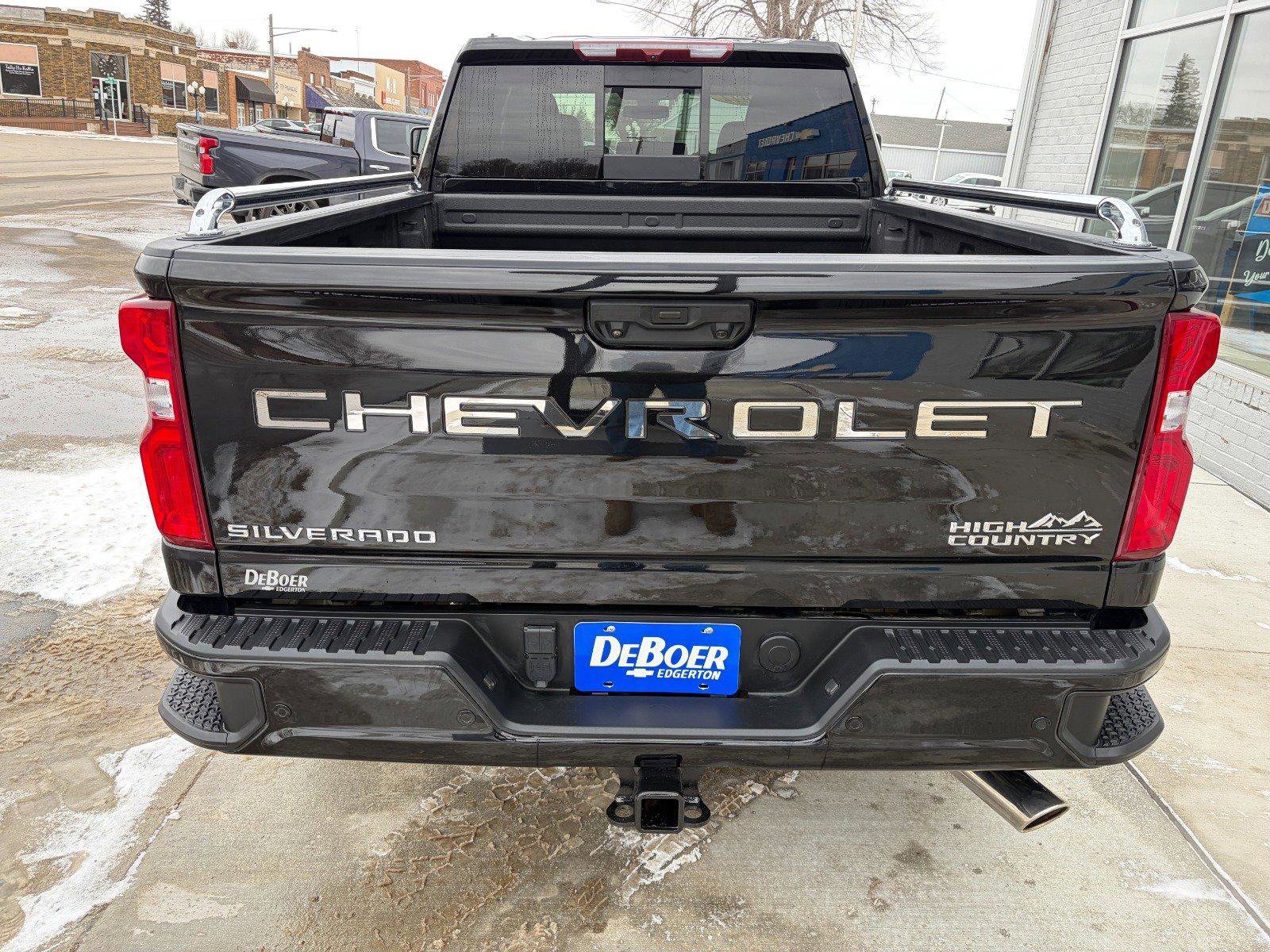 Used 2022 Chevrolet Silverado 2500 High Country w/ Safety Package II image 4