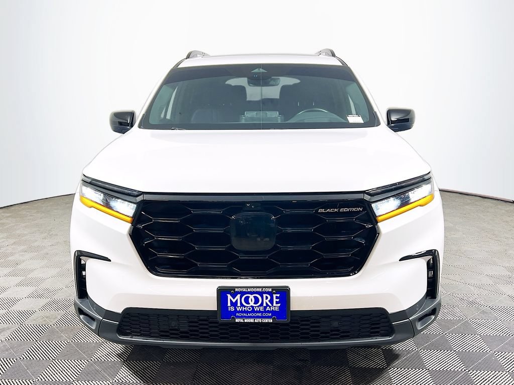 Used 2025 Honda Pilot Black Edition image 2