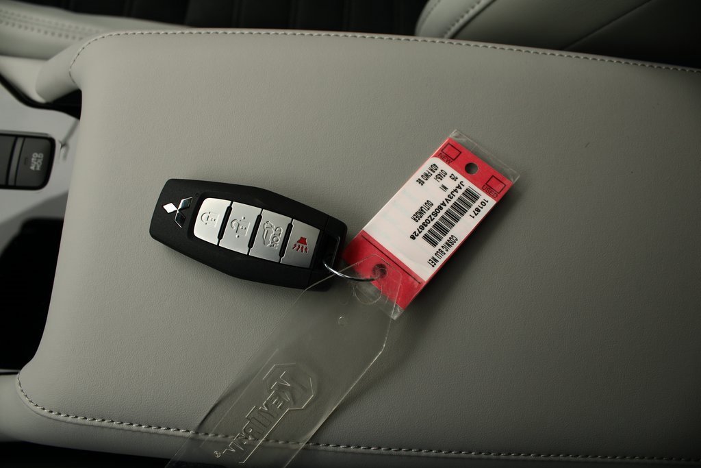 New 2025 Mitsubishi Outlander SE image 25