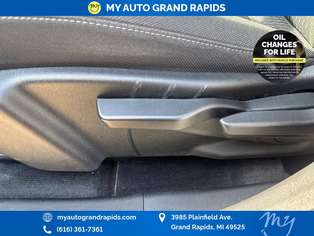 Used 2026 Chevrolet Equinox LT AWD/4WD image 12