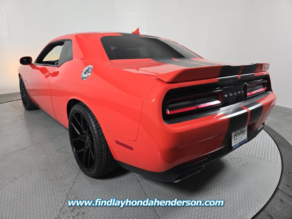 Used 2018 Dodge Challenger SRT RWD image 4