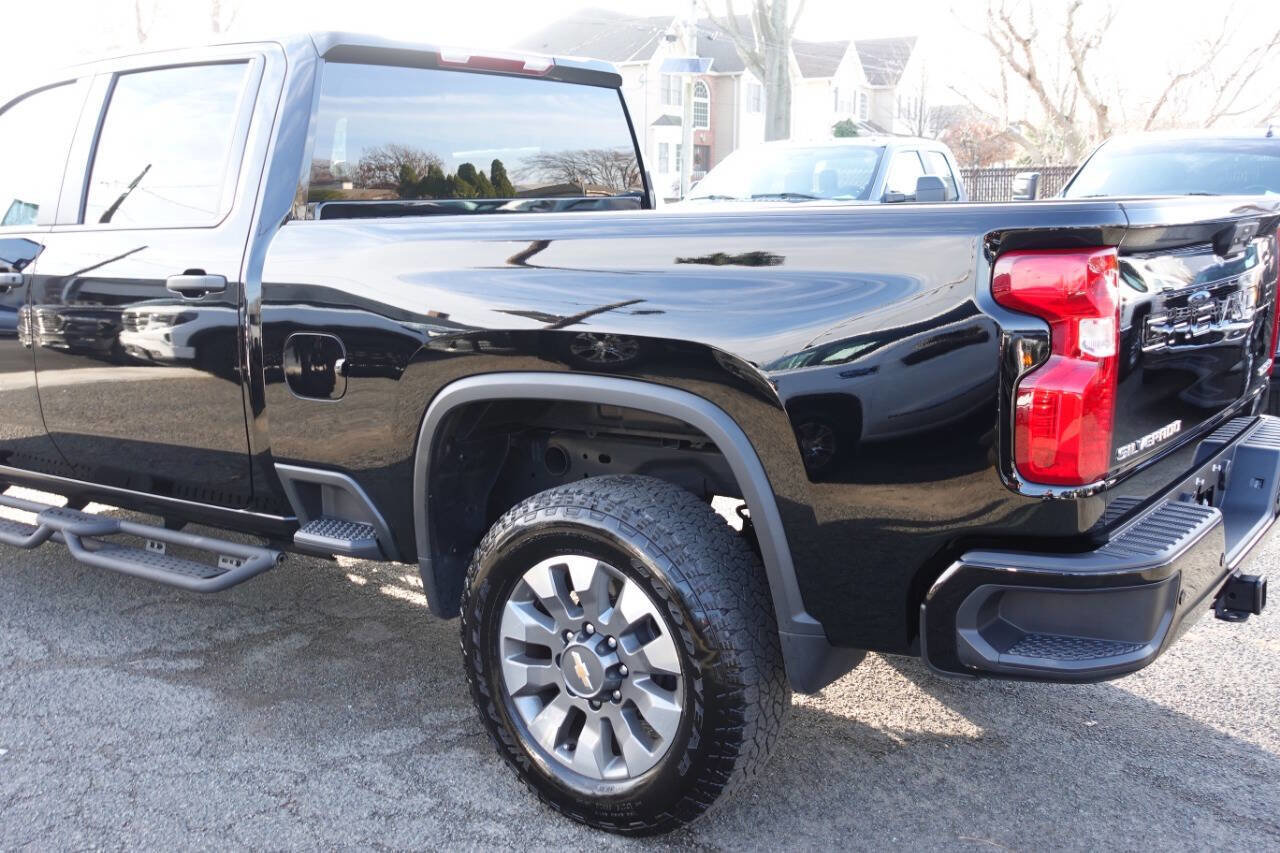 Used 2025 Chevrolet Silverado 2500 Custom w/ Custom Value Package image 9
