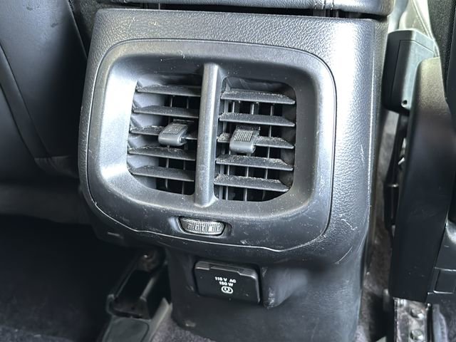 Used 2018 Jeep Cherokee Overland w/ Technology Group image 38