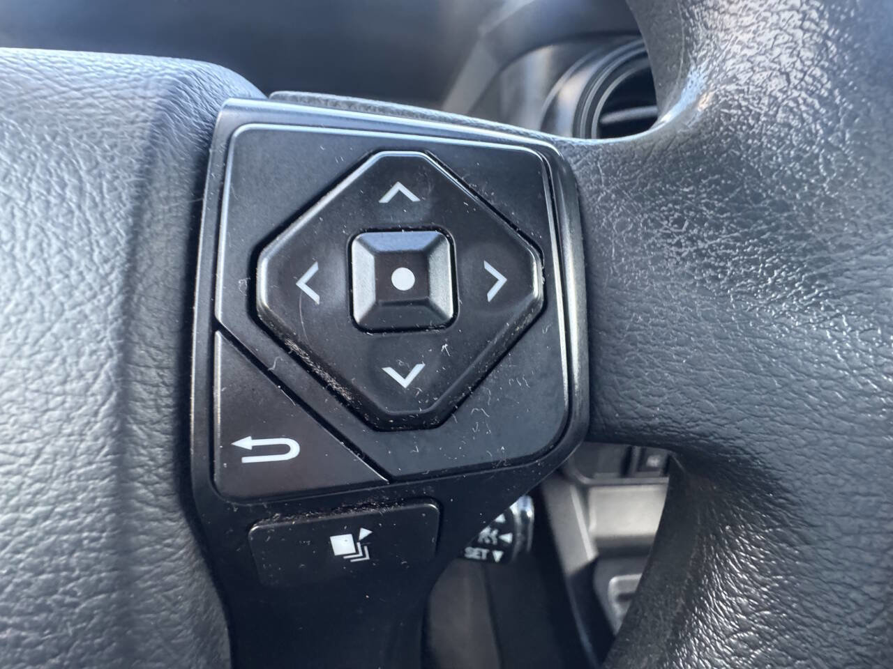 Used 2020 Toyota Tacoma SR image 34