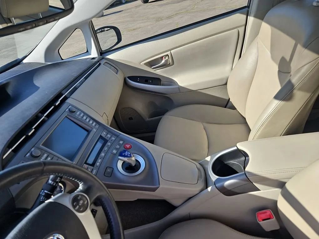 Used 2012 Toyota Prius Four w/ Deluxe Solar Roof Pkg image 32