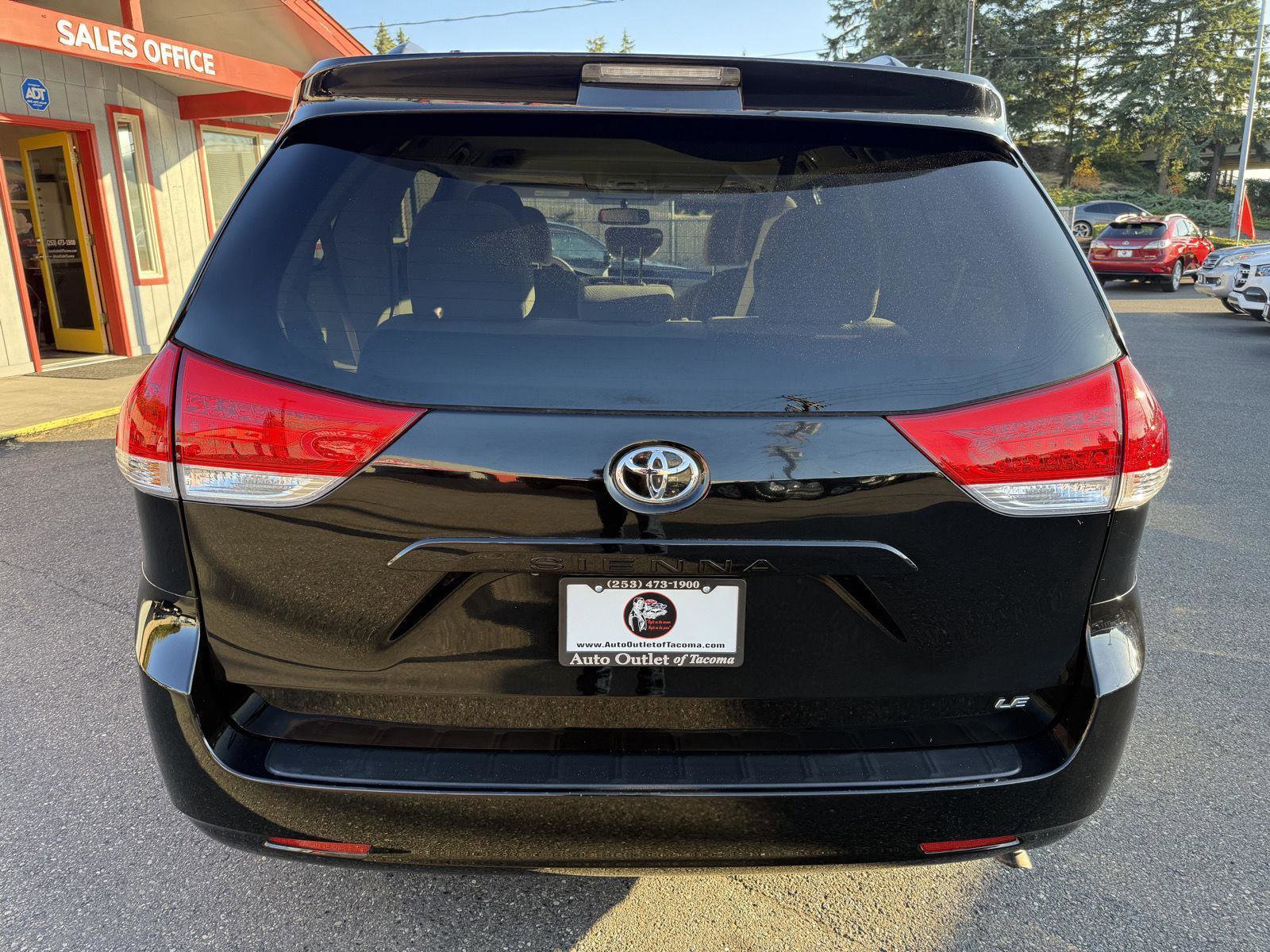 Used 2012 Toyota Sienna LE image 9