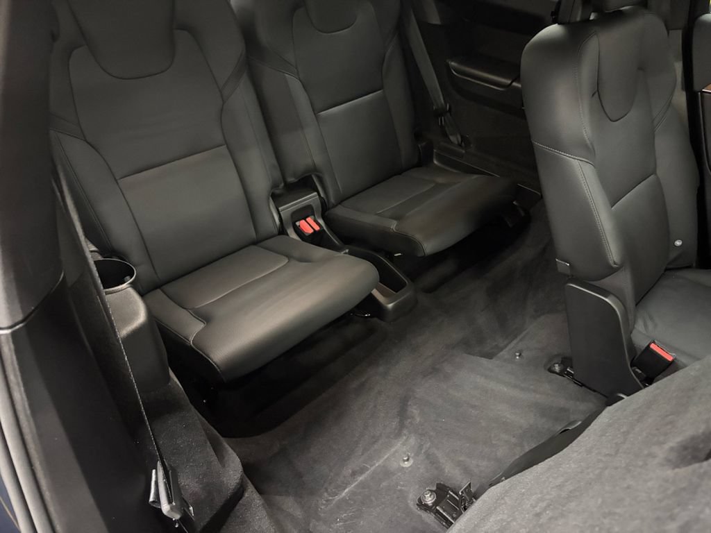 Certified 2025 Volvo XC90 T8 Plus w/ Protection Package Premier AWD/4WD image 18
