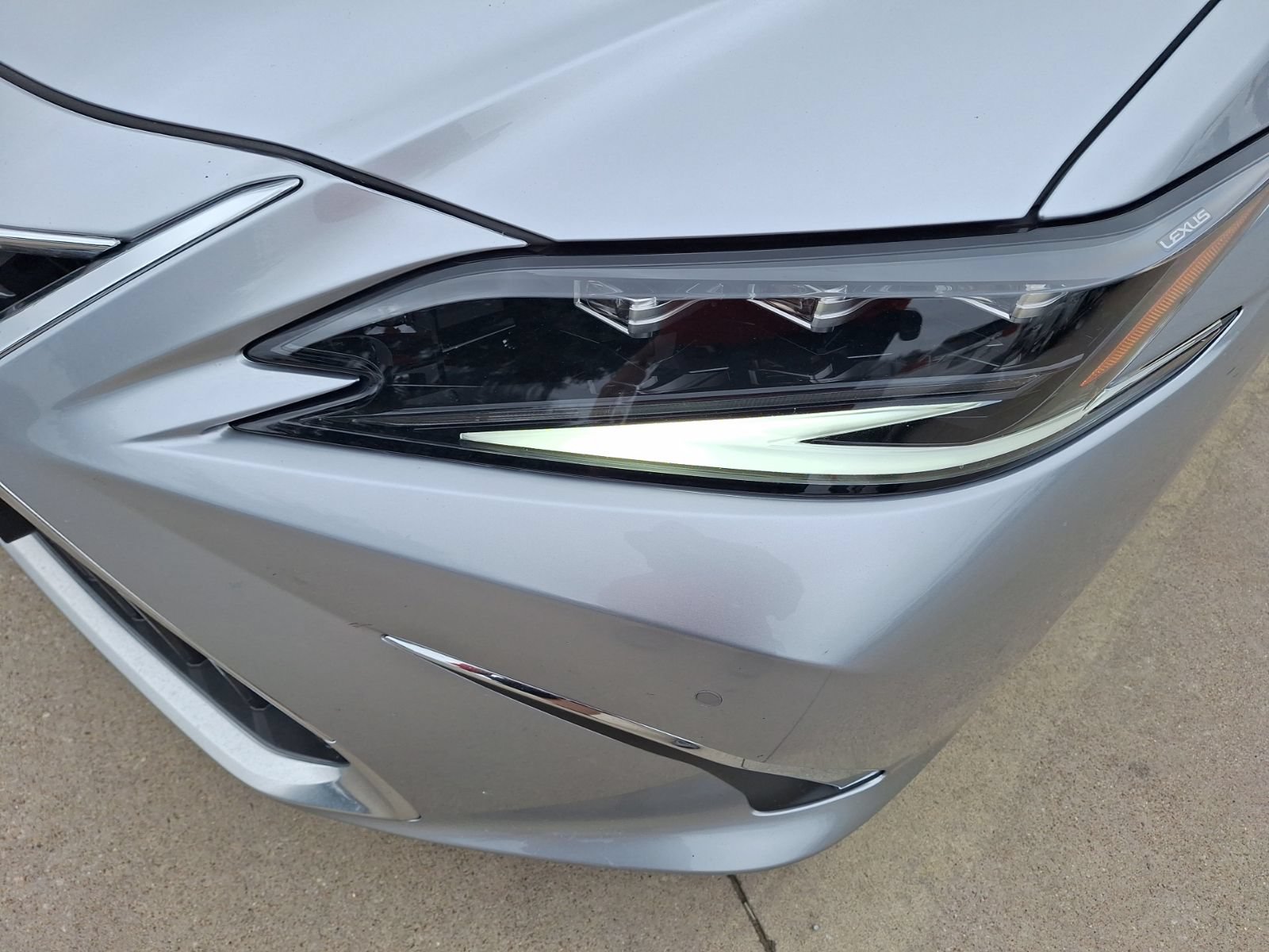 Used 2025 Lexus ES 350 Ultra Luxury FWD image 10