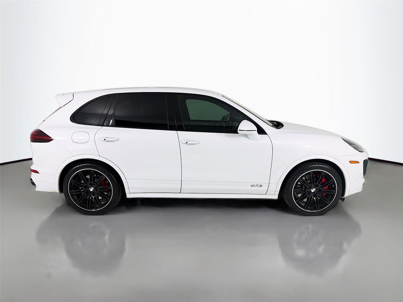 Used 2016 Porsche Cayenne GTS AWD/4WD image 28