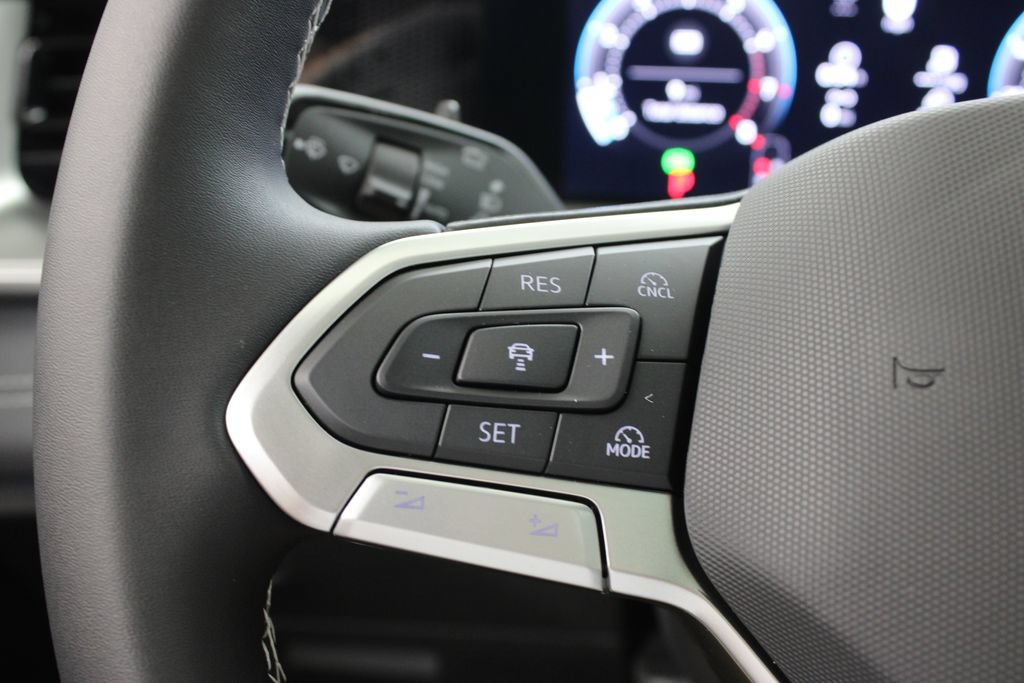 New 2026 Volkswagen Tiguan SE FWD image 25