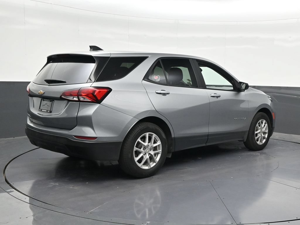 Used 2023 Chevrolet Equinox LS w/ LS Convenience Package FWD image 5