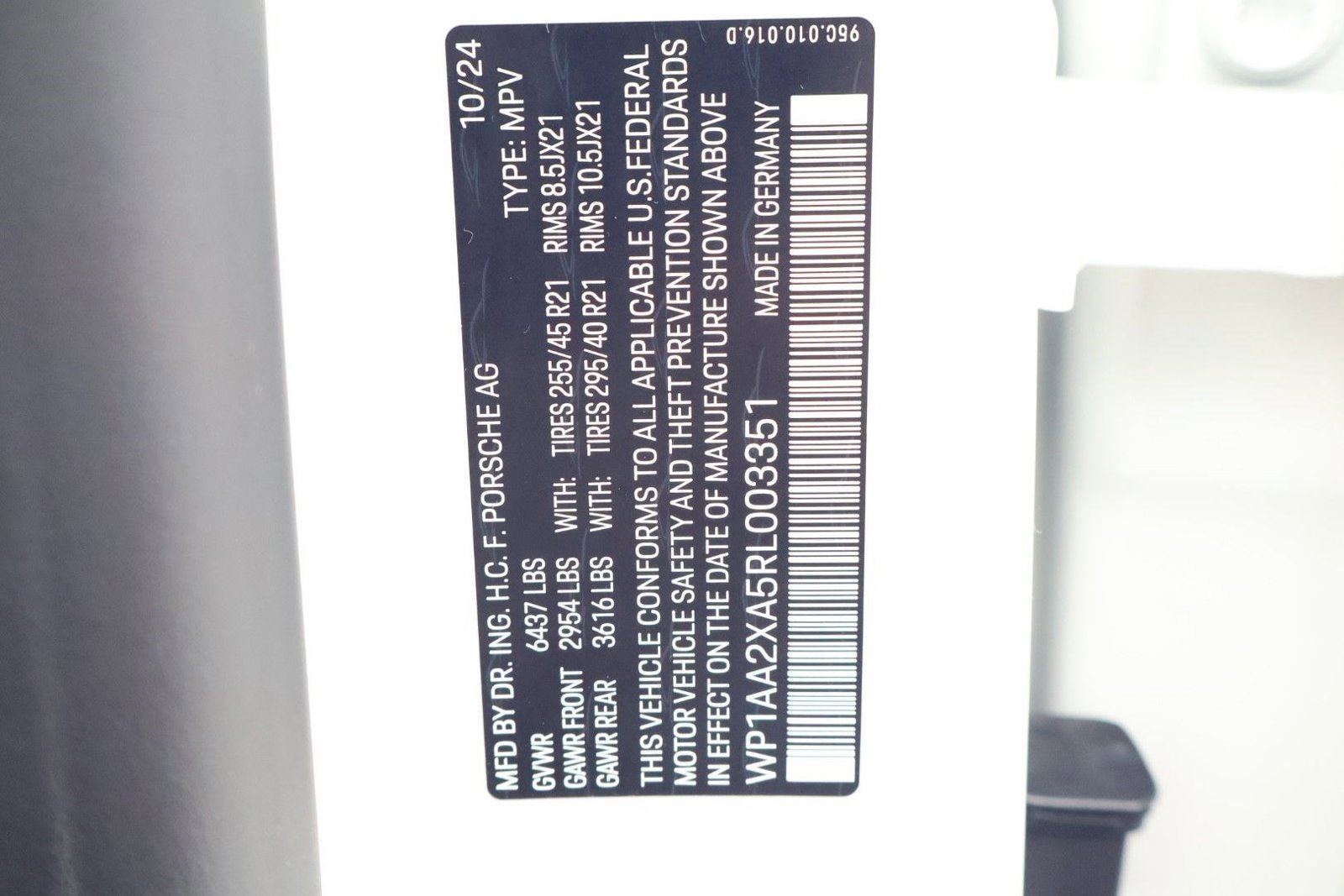 Certified 2024 Porsche Macan 4 Electric image 27