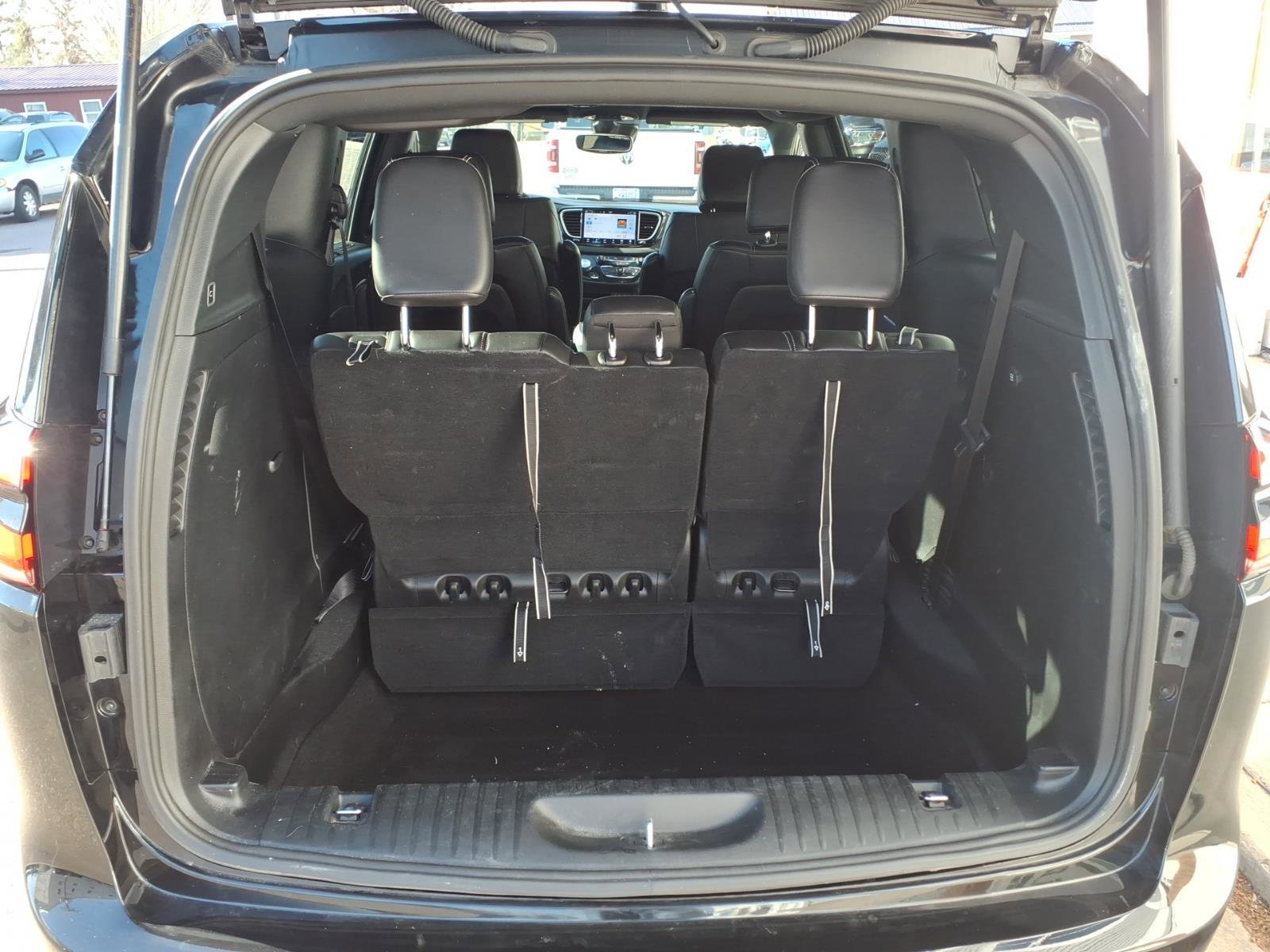 Used 2025 Chrysler Pacifica Select FWD image 19