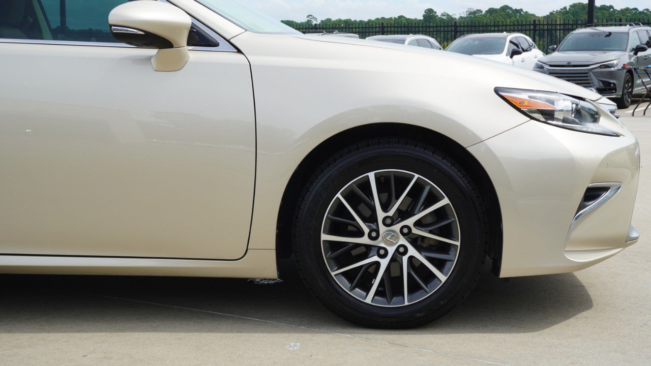 Used 2017 Lexus ES 350 w/ Luxury Package FWD image 9
