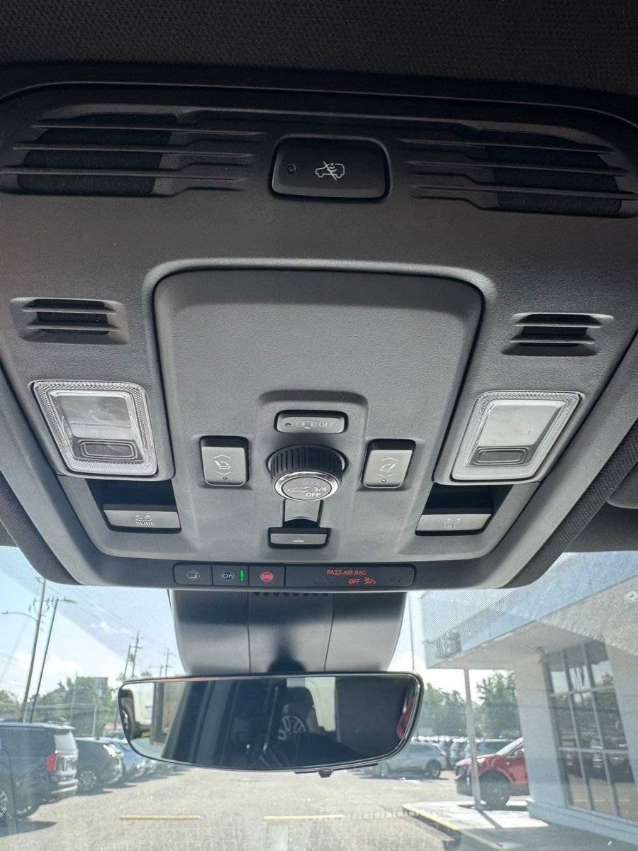 Certified 2025 GMC Yukon Denali Ultimate AWD/4WD image 23