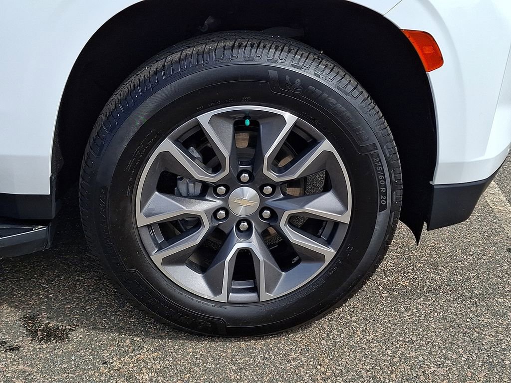 Used 2023 Chevrolet Suburban LT w/ Luxury Package image 11