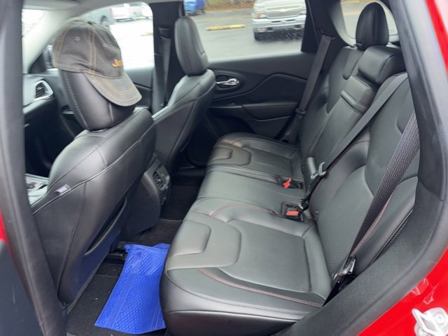 Used 2019 Jeep Cherokee Trailhawk image 8