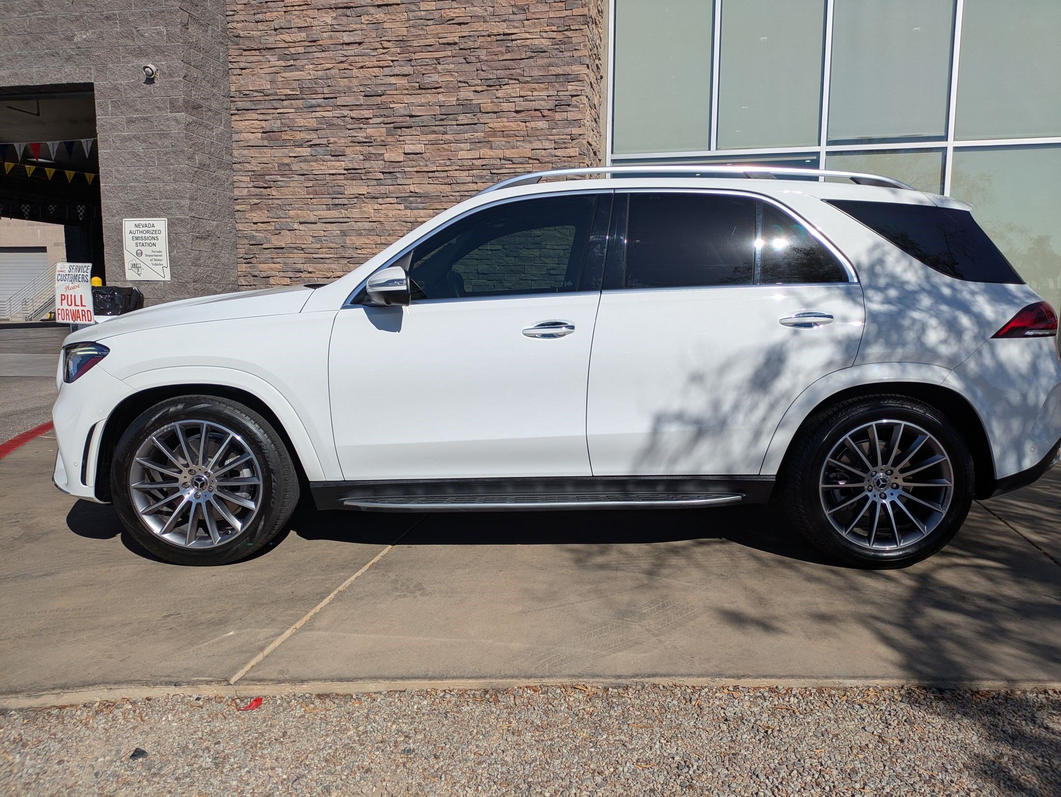 Used 2022 Mercedes-Benz GLE 450 4MATIC image 3