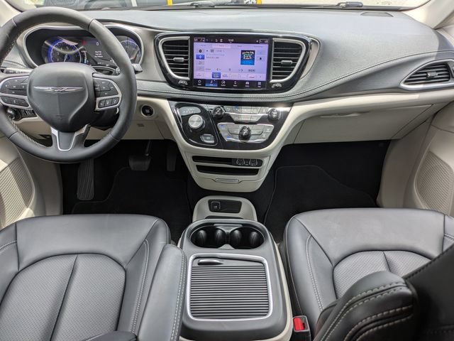 Used 2024 Chrysler Pacifica Touring-L AWD/4WD image 24
